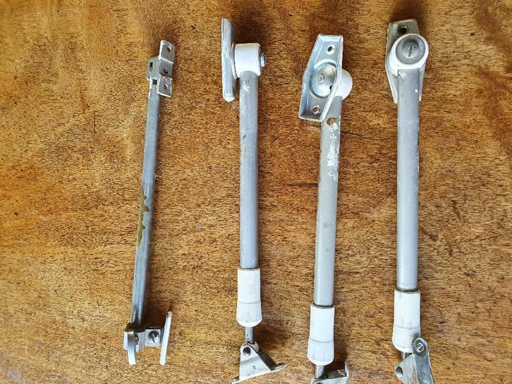 Raamuitzetters vintage 4x. 1 verstelbaar en 3 tele uitzetter, Doe-het-zelf en Verbouw, Hang- en Sluitwerk, Gebruikt, Overige typen