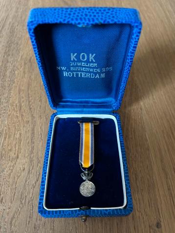 Lid in de Orde van Oranje-Nassau (miniatuurversie). beschikbaar voor biedingen