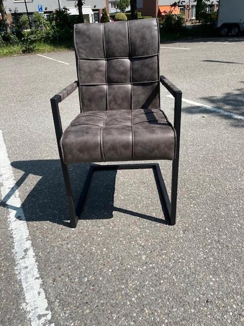 Eetkamerstoel industriële antraciet armsteun  super actie, Huis en Inrichting, Stoelen, Gebruikt, Vijf, Zes of meer stoelen, Metaal