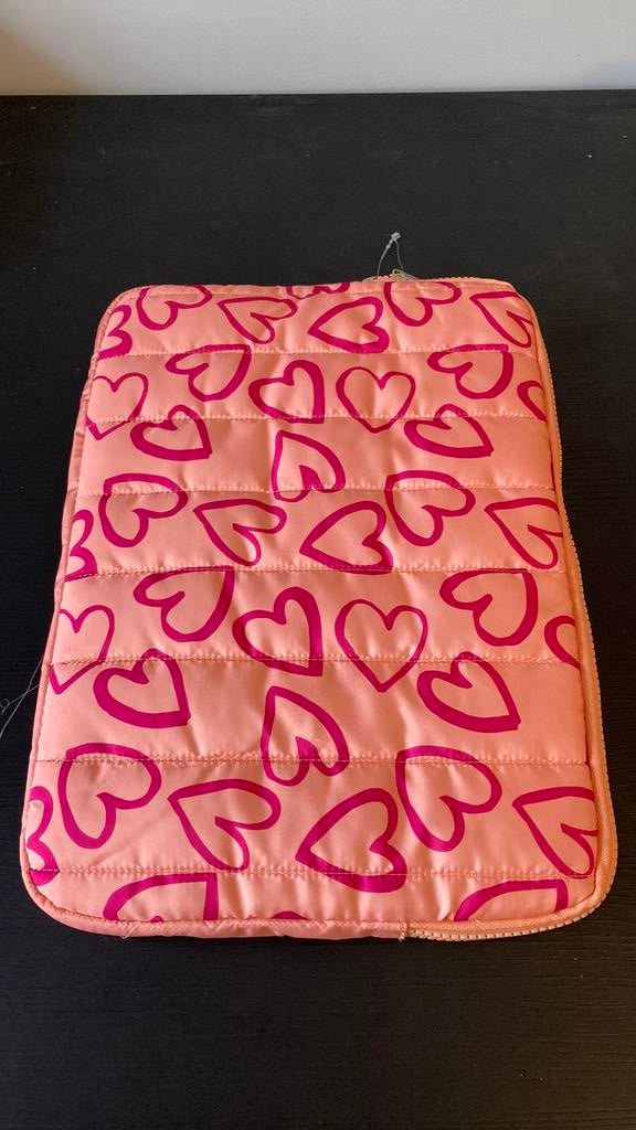 Nieuw - Laptop Ipad hoes hartjes, Computers en Software, Ophalen of Verzenden, Nieuw, 12 inch, Bescherming voor- en achterkant