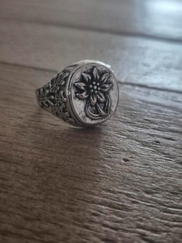 Edelweiss ring  beschikbaar voor biedingen