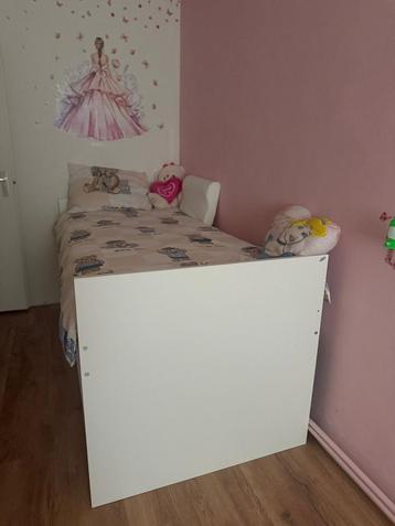 Kinderbed met opbergruimte beschikbaar voor biedingen