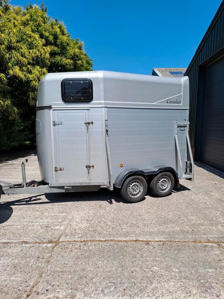 2 paards trailer met vooruitloop, volledig aluminium, Dieren en Toebehoren, Paarden en Pony's | Trailers en Aanhangwagens, Zo goed als nieuw