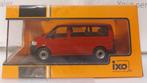 Ixo 1:43 Volkswagen T5 2003 rood nieuw in display doosje, Hobby en Vrije tijd, Modelauto's | 1:43, Ophalen of Verzenden, Nieuw
