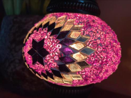 Oosterse/Arabische lamp met roze glasmozaiek steentjes, Huis en Inrichting, Lampen | Tafellampen, Nieuw, Minder dan 50 cm, Metaal