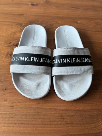 Badslippers Calvin Klein boy / girl  €4 beschikbaar voor biedingen