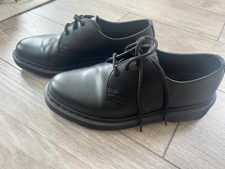 Schoenen Dr Martens Klassik All Black - Maat 41, Kleding | Dames, Schoenen, Zo goed als nieuw, Sneakers of Gympen, Zwart, Ophalen of Verzenden