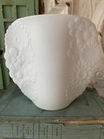 Vintage biscuit porseleinen vaas van Kaiser, Antiek en Kunst, Antiek | Vazen, Ophalen of Verzenden