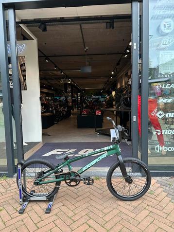 Stay Strong V4 Disc Only Bike Pro XXL Green beschikbaar voor biedingen