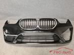 BMW X1 F48 LCI VOORBUMPER GRILL ORIGINEEL, Auto-onderdelen, Gebruikt, Voor, Ophalen of Verzenden, Bumper