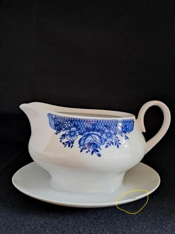 Porseleinen sauskom met blauw-wit bloemmotief (chip) beschikbaar voor biedingen