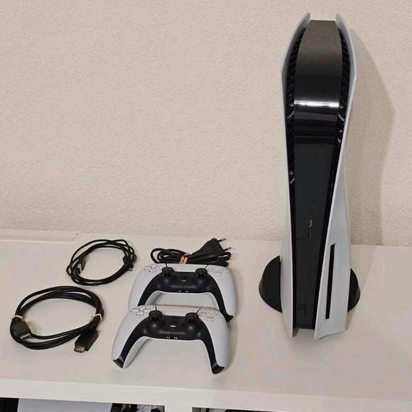 PlayStation 5 (PS5) 865GB + 2 Controllers + 1TB NVMe M.2 SSD, Spelcomputers en Games, Spelcomputers | Sony PlayStation 5, Zo goed als nieuw