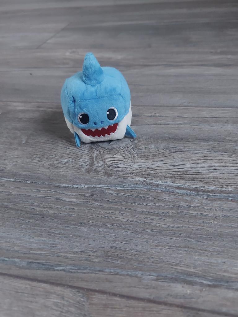 Baby’s shark knuffeltje, Ophalen of Verzenden, Gebruikt, Overige typen