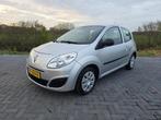 Renault Twingo 1.2 Authentique 2009 nieuwe APK!, Voorwielaandrijving, Twingo, Gebruikt, 31 €/maand