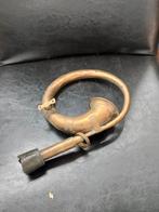 Oude auto toeter, Ophalen