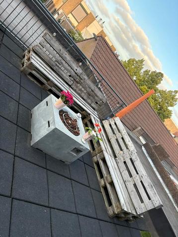 Pallet zithoek beschikbaar voor biedingen