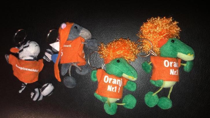 Super de Boer voetbal oranje bungels (sleutelhangers) + ...., Verzamelen, Supermarktacties, Super de Boer, Ophalen of Verzenden