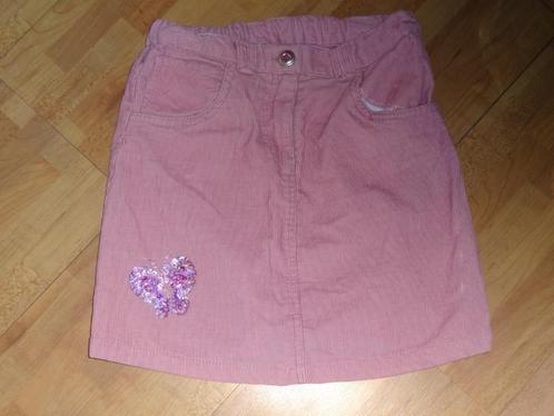 leuk ribfluwelen rokje met een vlinder mt 122/128 als nieuw, Kinderen en Baby's, Kinderkleding | Maat 128, Zo goed als nieuw, Meisje