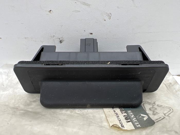 Handgreep Achterklep van een Renault Laguna (NVT), Gebruikt, -, Renault, -