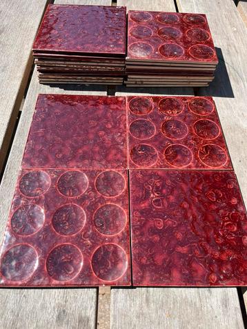 Vintage tegels ossenbloedrood 15x15 beschikbaar voor biedingen