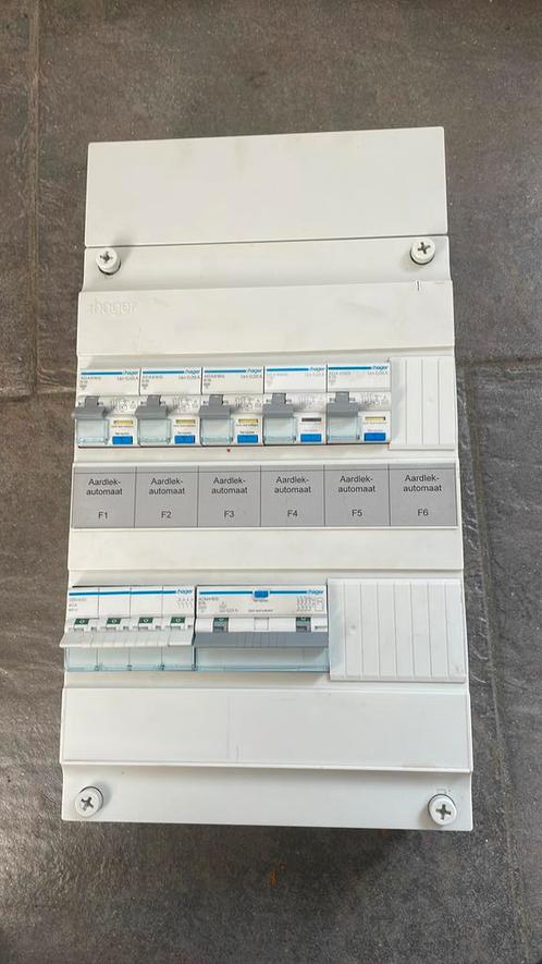 HAGER 3 fase groepenkast met AARDLEKAUTOMATEN, Doe-het-zelf en Verbouw, Elektra en Kabels, Zo goed als nieuw, Overige typen, Ophalen of Verzenden