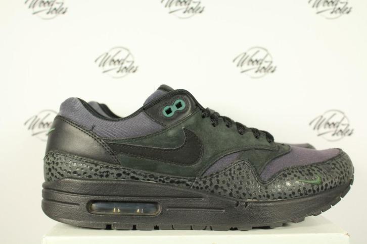 Nike Air Max 1 Black Bonsai - 42,5, Kleding | Heren, Schoenen, Gedragen, Zwart, Ophalen of Verzenden