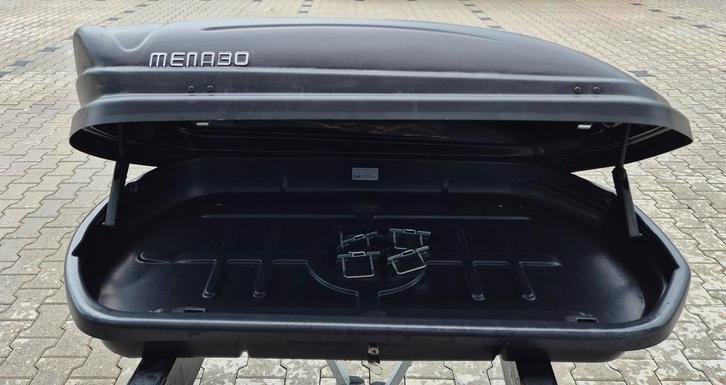 IN NIEUWSTAAT grote Menabo Mania 320 zwarte dakkoffer, Auto diversen, Dakkoffers, Zo goed als nieuw, Ophalen of Verzenden