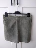 Cotton Club suède skirt kaki groen maat M, Kleding | Dames, Rokken, Maat 38/40 (M), Ophalen of Verzenden, Zo goed als nieuw, Knielengte