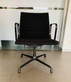 Eames EA 108 Aluminum Chair with black frame., Overige materialen, Vijf, Zes of meer stoelen, Zo goed als nieuw, Zwart