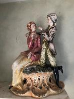 4 oude capodimonte beelden, waaronder 1 lamp en 1 set en nog, Antiek en Kunst, Antiek | Porselein, Ophalen of Verzenden
