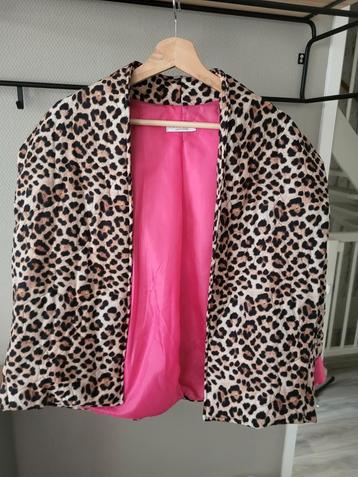 Jasje Luipaard print met fel roze voering, maat M/L beschikbaar voor biedingen