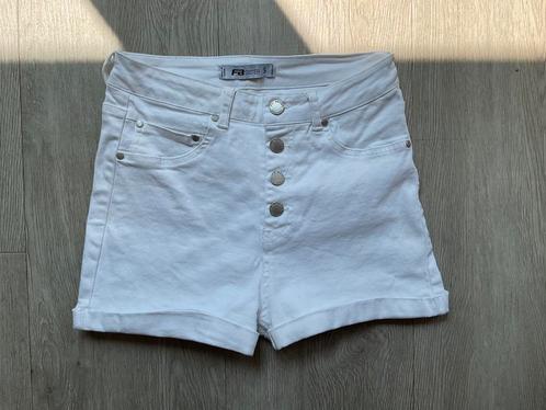 FBsister dames korte broek - maat S, Kleding | Dames, Spijkerbroeken en Jeans, Zo goed als nieuw, W28 - W29 (confectie 36), Wit