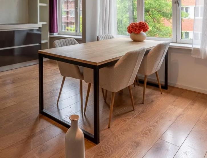 Massief houten eettafel met zwart stalen onderstel (Eiken), Huis en Inrichting, Tafels | Eettafels, Zo goed als nieuw, 50 tot 100 cm