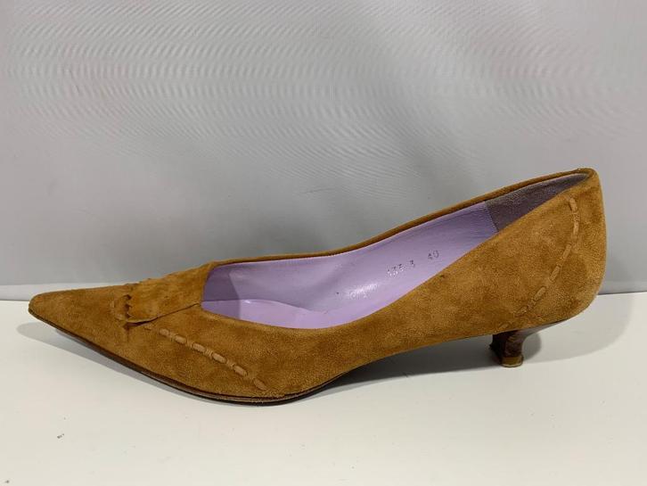 Audley, maat 40. Bruin suède pumps op kitten heel., Kleding | Dames, Schoenen, Zo goed als nieuw, Schoenen met lage hakken, Bruin