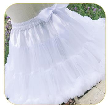 R80 witte pattycoat, mooi wijd met veel tulle.. beschikbaar voor biedingen