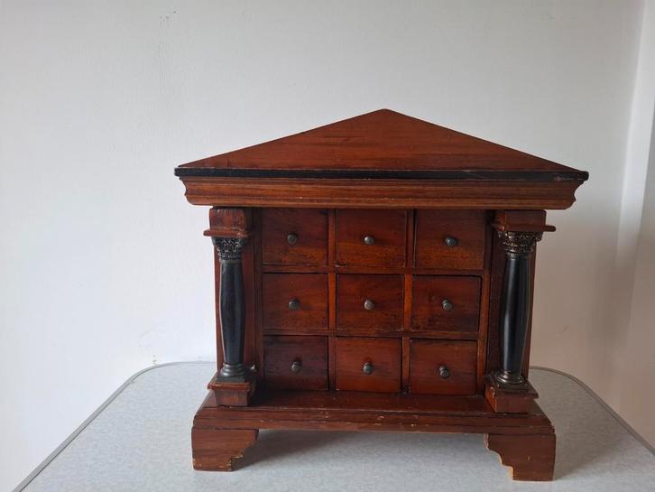 Antiek handgemaakt houten ladenkastje, Antiek en Kunst, Antiek | Meubels | Kasten, Ophalen of Verzenden