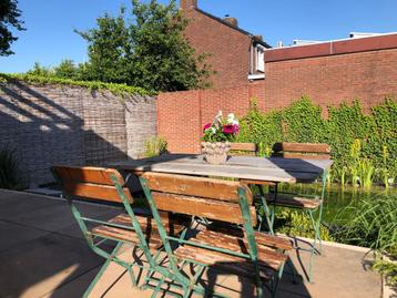 Oud tuinsetje ; 6 stoelen met 1 tafel. beschikbaar voor biedingen