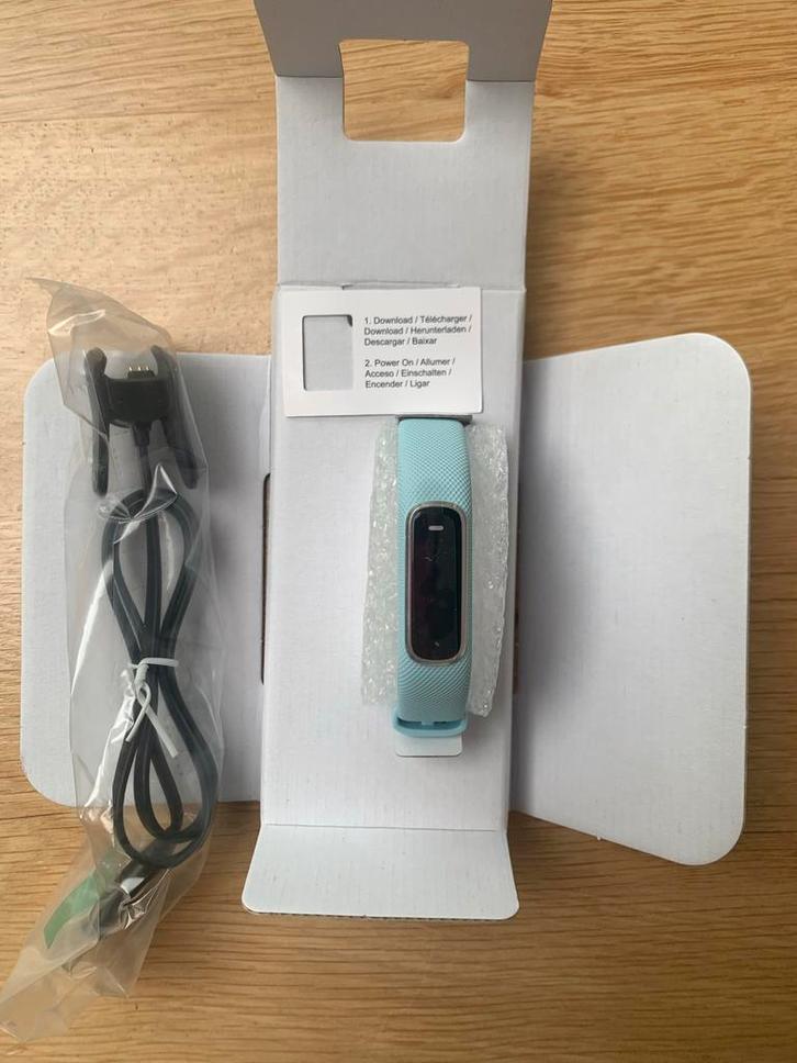 Garmin Vivosmart 4 - Nieuw!, Sieraden, Tassen en Uiterlijk, Activity trackers, Nieuw, Android, Zwart, Waterdicht, Ophalen of Verzenden