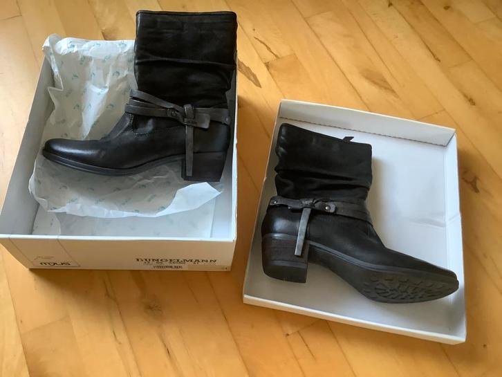 NIEUW laarsjes met blokhak. Zwart mt. 41. MOOI., Kleding | Dames, Schoenen, Zo goed als nieuw, Zwart, Ophalen of Verzenden