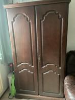 Donker eiken tweedeurskast met leg- en hanggedeelte, Gebruikt, 100 tot 150 cm, Eikenhout, Ophalen of Verzenden