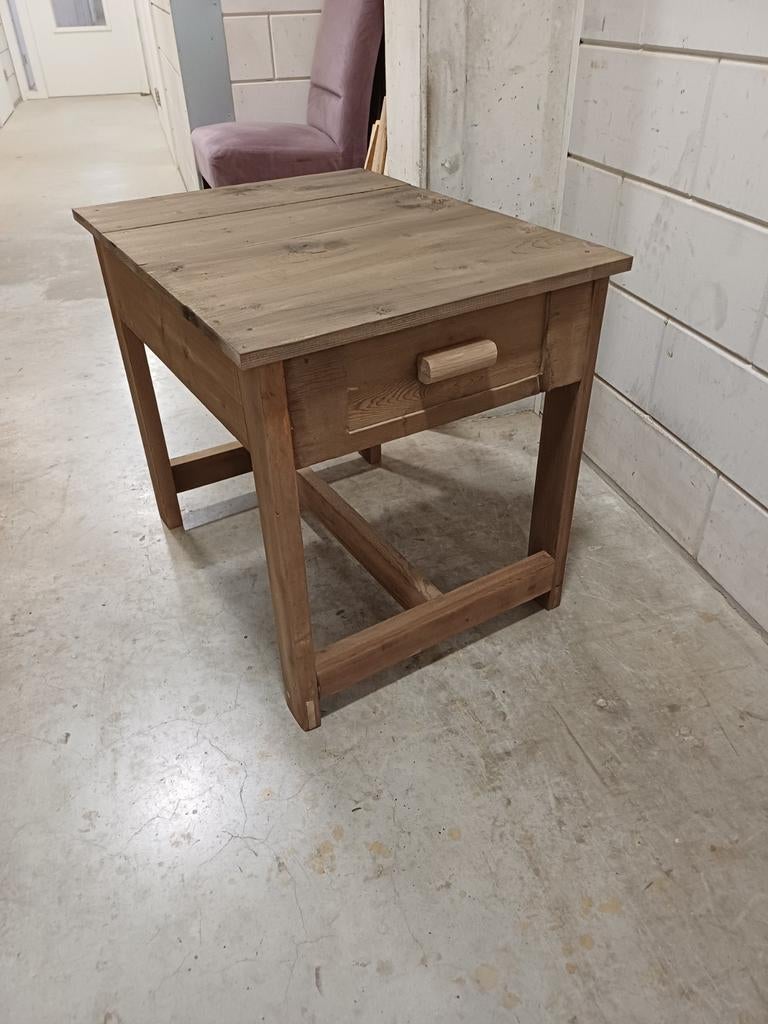 Tafeltje met twee laadjes aura peeperkorn, Huis en Inrichting, Ophalen, 50 tot 100 cm, 50 tot 100 cm, Zo goed als nieuw