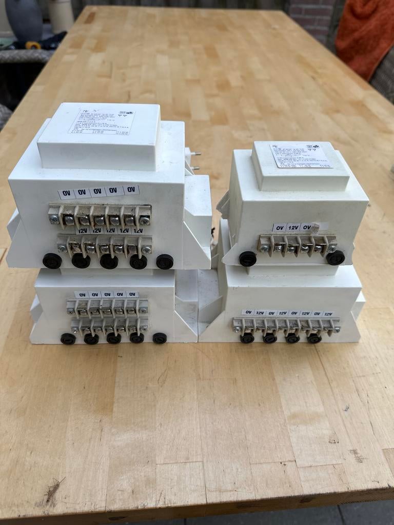 Professionele 12V Transformatoren met Zekering (4 stuks), Ophalen, Zo goed als nieuw, Overige typen