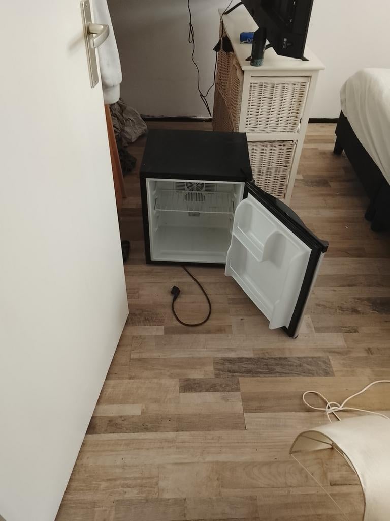 Compacte mini koelkast, Witgoed en Apparatuur, Koelkasten en IJskasten, Ophalen of Verzenden, Met vriesvak, Minder dan 45 cm, Minder dan 85 cm