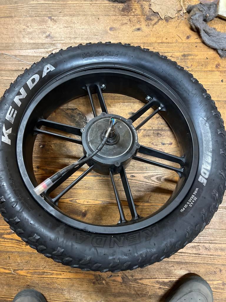 fatbike v 20 wiel met motor en band, Fietsen en Brommers, Fietsonderdelen, Wiel, Gebruikt, Ophalen of Verzenden, Fatbike
