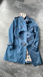Damesjas trenchcoat m blauw gevoerd met burberry patroon, Kleding | Dames, Ophalen of Verzenden, Zo goed als nieuw, Blauw