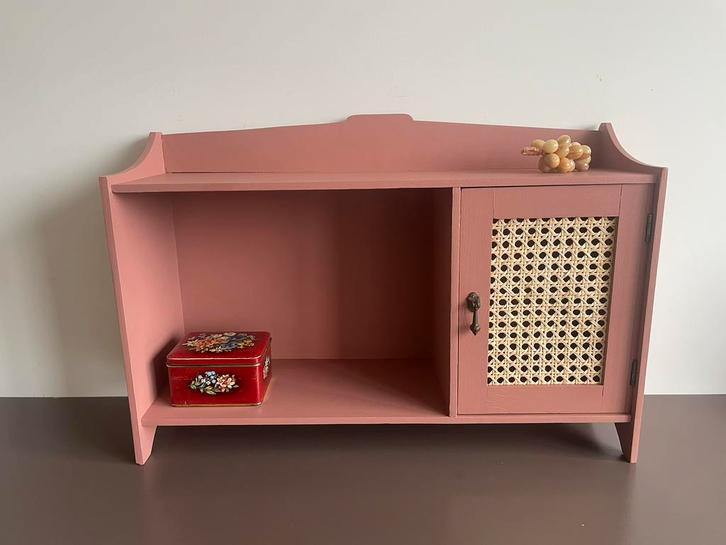 Schattig roze hangkastje | vintage | gerestyled | webbing, Kinderen en Baby's, Kinderkamer | Commodes en Kasten, Kast, Minder dan 90 cm