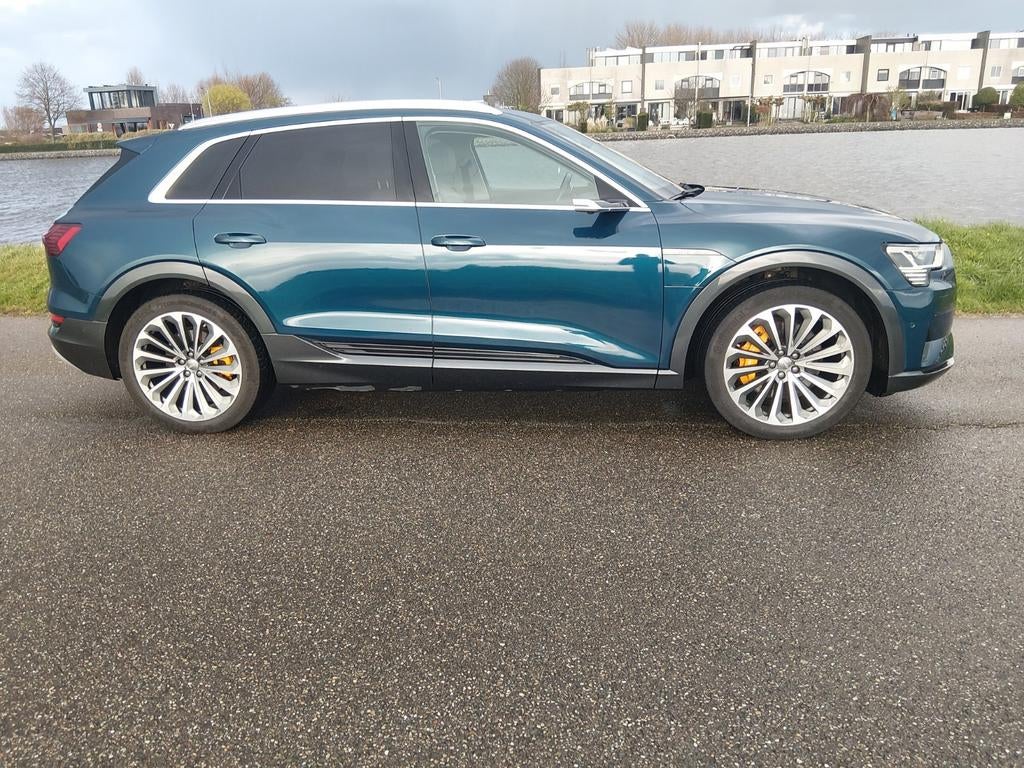 Audi e-tron 55 Quattro 408pk pro line plus soh 92.8%, Auto's, 131 €/maand, 1800 kg, 407 pk, Blauw