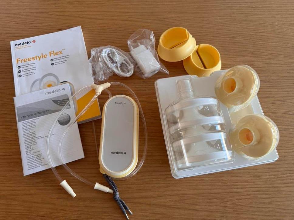 Medela Freestyle Flex with additional accessories, Kinderen en Baby's, Babyvoeding en Toebehoren, Ophalen, Zo goed als nieuw, Borstkolf
