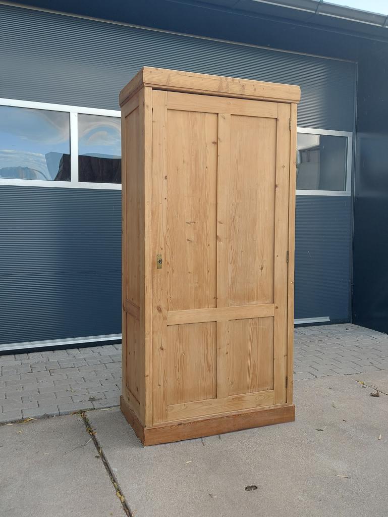 Landelijke klassieke kast, eendeurskast, legkast kledingkast, Antiek en Kunst, Antiek | Meubels | Kasten, Ophalen of Verzenden