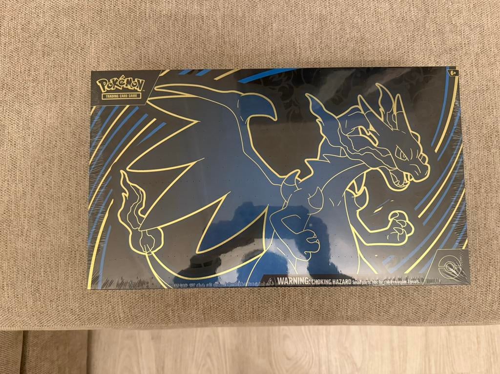 Mega Charizard Ex Ultra Premium Collection (UPC), Hobby en Vrije tijd, Verzamelkaartspellen | Pokémon, Ophalen of Verzenden, Zo goed als nieuw